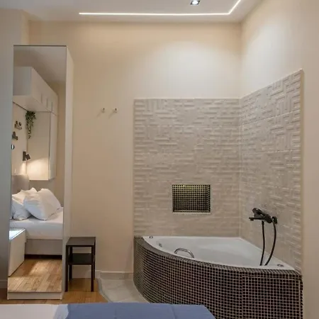 Urban Luxury Haven In Center