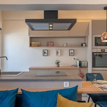 Urban Luxury Haven In Center
