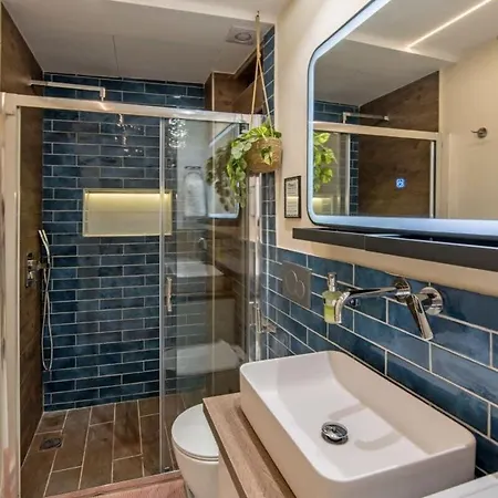 Urban Luxury Haven In Center Athens