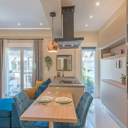 Urban Luxury Haven In Center