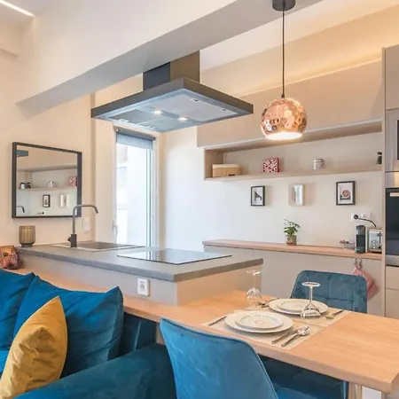 Urban Luxury Haven In Center